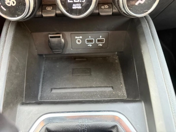 Image véhicule  Renault CLIO (28)