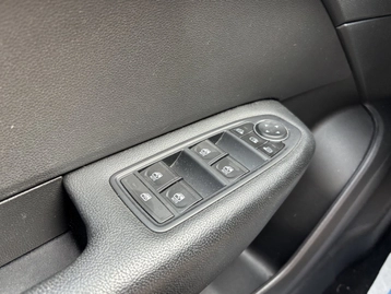 Image véhicule  Renault ARKANA (22)