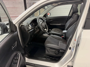 Image véhicule Suzuki VITARA (25) Image véhicule Suzuki VITARA (25)