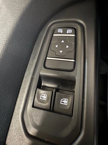 Image véhicule  Renault TRAFIC COMBI (8)