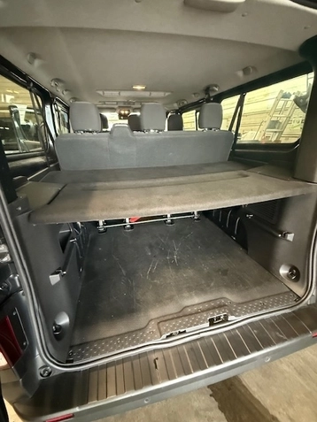 Image véhicule  Renault TRAFIC COMBI (1)