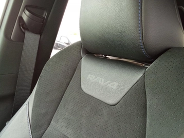 Image véhicule Toyota RAV 4 (29) Image véhicule Toyota RAV 4 (29)