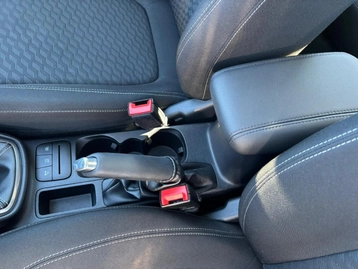 Image véhicule  Ford FIESTA (36)