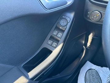 Image véhicule  Ford FIESTA (16)