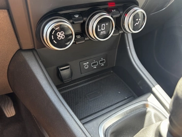 Image véhicule  Renault CAPTUR (25)