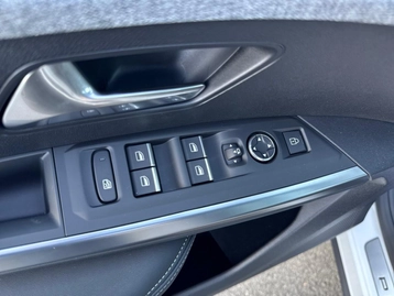 Image véhicule Peugeot 3008 (24) Image véhicule Peugeot 3008 (24)