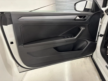 Image véhicule Volkswagen T-ROC (7) Image véhicule Volkswagen T-ROC (7)