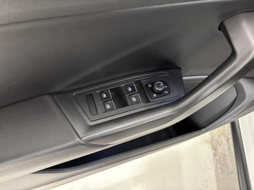 Image véhicule Volkswagen T-ROC (8) Image véhicule Volkswagen T-ROC (8)