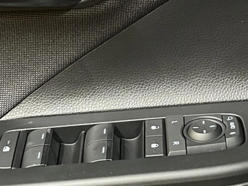 Image véhicule  Toyota C-HR (19)