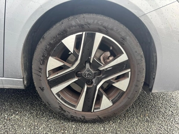 Image véhicule  Peugeot 208 (9)