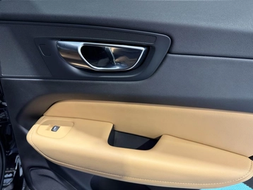 Image véhicule Volvo XC60 (47) Image véhicule Volvo XC60 (47)
