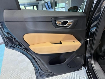 Image véhicule Volvo XC60 (41) Image véhicule Volvo XC60 (41)
