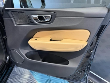 Image véhicule Volvo XC60 (32) Image véhicule Volvo XC60 (32)