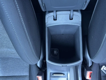 Image véhicule Hyundai I30 (23) Image véhicule Hyundai I30 (23)