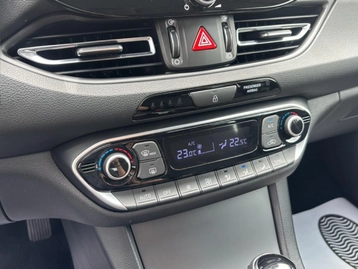 Image véhicule Hyundai I30 (8) Image véhicule Hyundai I30 (8)