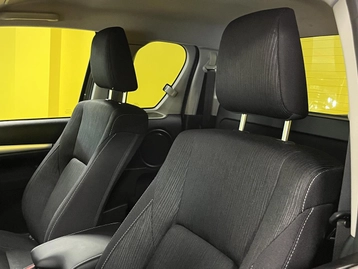 Image véhicule  Toyota Hilux (36)