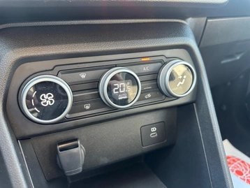Image véhicule  Dacia SANDERO (26)