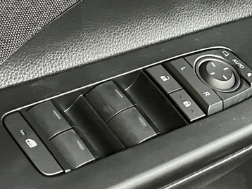 Image véhicule  Toyota C-HR (12)