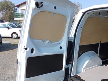 Image véhicule  Renault KANGOO (44)