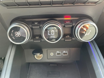 Image véhicule  Renault CLIO (22)