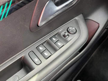 Image véhicule  Peugeot 208 (12)