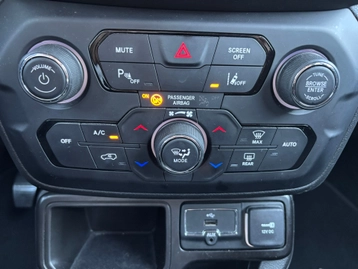Image véhicule  Jeep RENEGADE (18)
