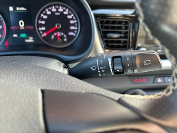 Image véhicule  Kia STONIC BUSINESS (14)