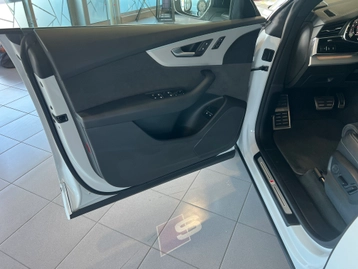 Image véhicule  Audi Q8 (9)