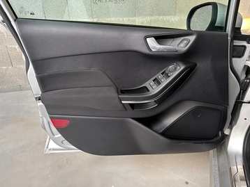 Image véhicule  Ford FIESTA (16)