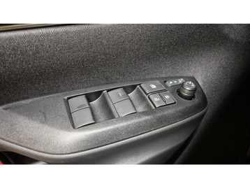 Image véhicule Toyota YARIS CROSS (25) Image véhicule Toyota YARIS CROSS (25)