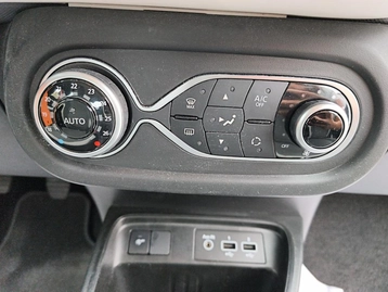 Image véhicule  Renault TWINGO (22)
