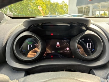Image véhicule  Toyota YARIS CROSS (25)