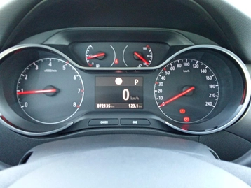 Image véhicule Opel CROSSLAND (16) Image véhicule Opel CROSSLAND (16)