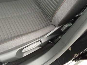 Image véhicule  Peugeot 208 (32)