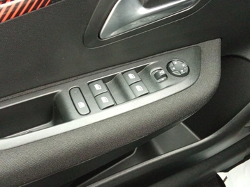 Image véhicule  Peugeot 208 (45)