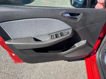 Image véhicule Renault CLIO (25) Image véhicule Renault CLIO (25)