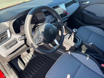 Image véhicule Renault CLIO (22) Image véhicule Renault CLIO (22)