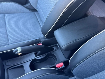 Image véhicule Renault CLIO (31) Image véhicule Renault CLIO (31)