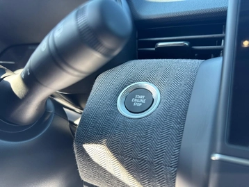 Image véhicule Renault CLIO (16) Image véhicule Renault CLIO (16)