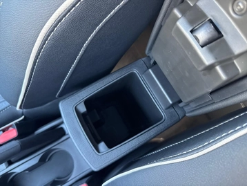 Image véhicule Renault CLIO (32) Image véhicule Renault CLIO (32)