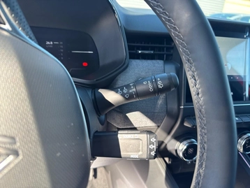 Image véhicule Renault CLIO (29) Image véhicule Renault CLIO (29)