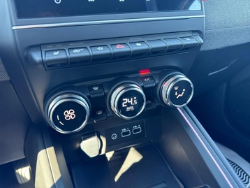 Image véhicule Renault CLIO (33) Image véhicule Renault CLIO (33)