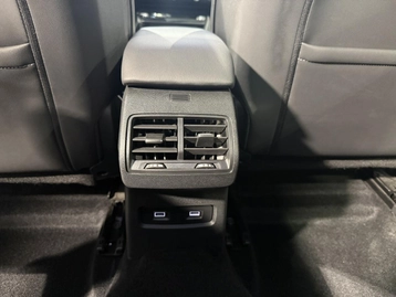 Image véhicule  Citroën E-C4 (28)