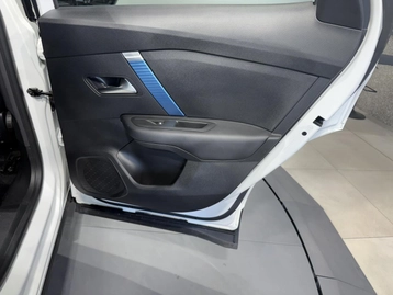 Image véhicule  Citroën E-C4 (35)