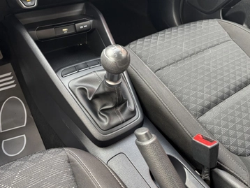 Image véhicule  Kia RIO (15)