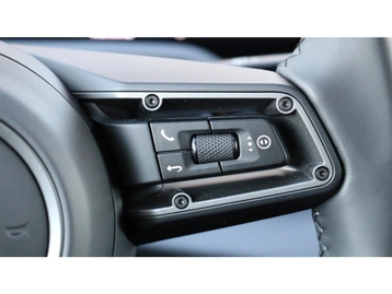 Image véhicule  Porsche TAYCAN (29)