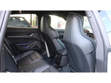 Image véhicule  Porsche TAYCAN (24)