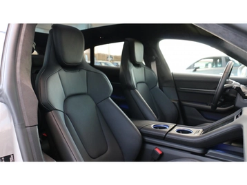 Image véhicule  Porsche TAYCAN (20)