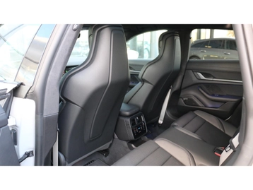 Image véhicule  Porsche TAYCAN (22)