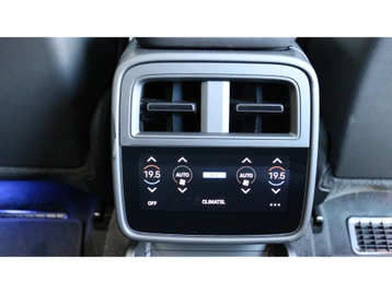 Image véhicule  Porsche TAYCAN (47)